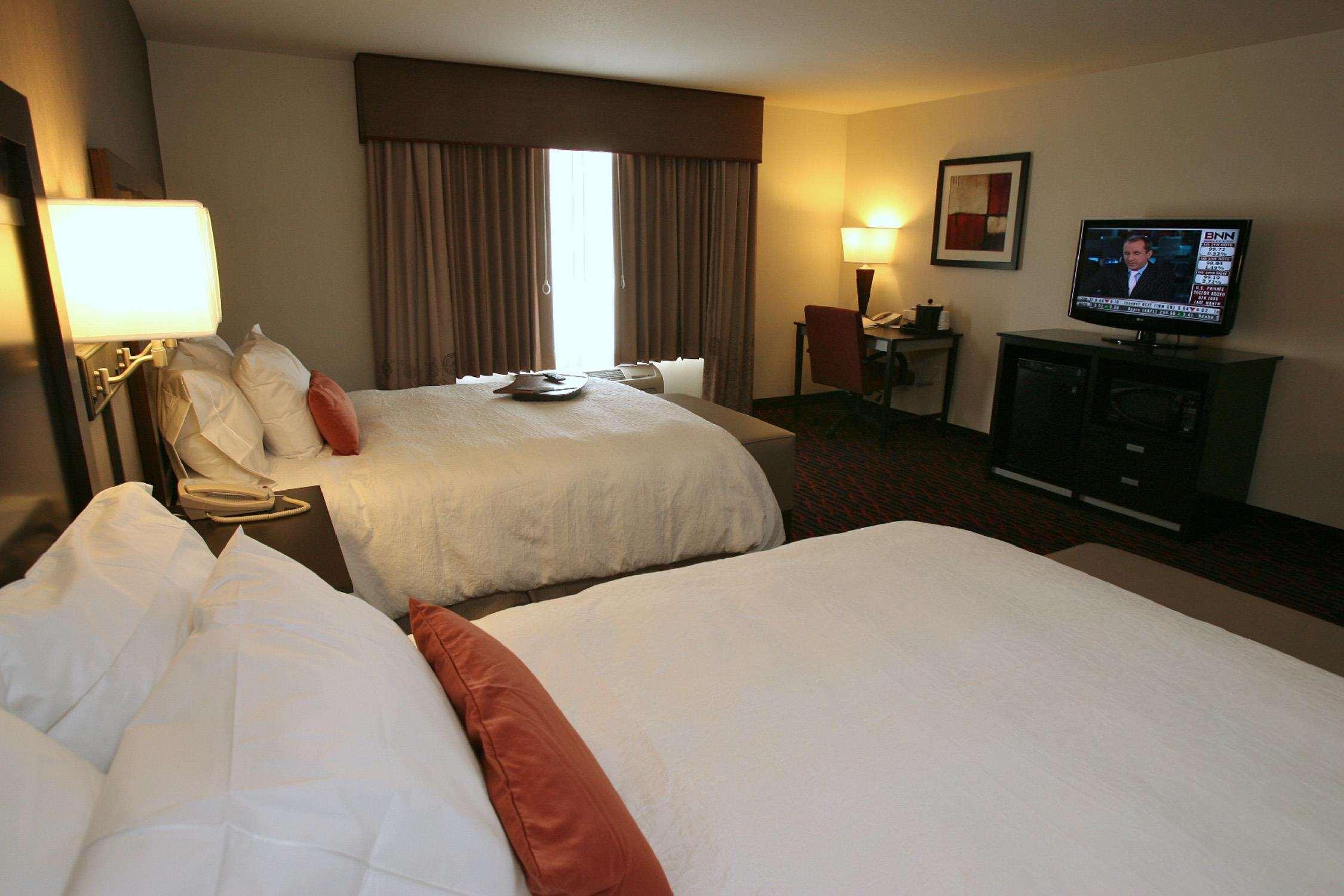 Hampton Inn & Suites Red Deer Room photo
