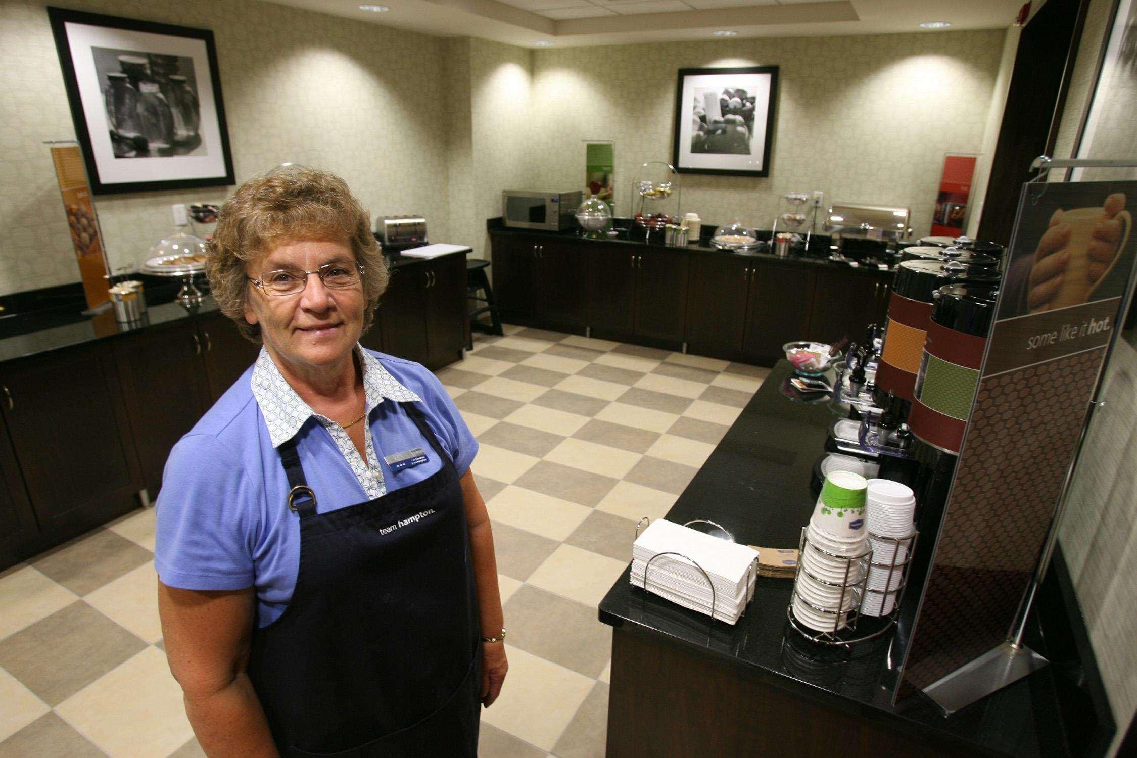 Hampton Inn & Suites Red Deer Restaurant photo