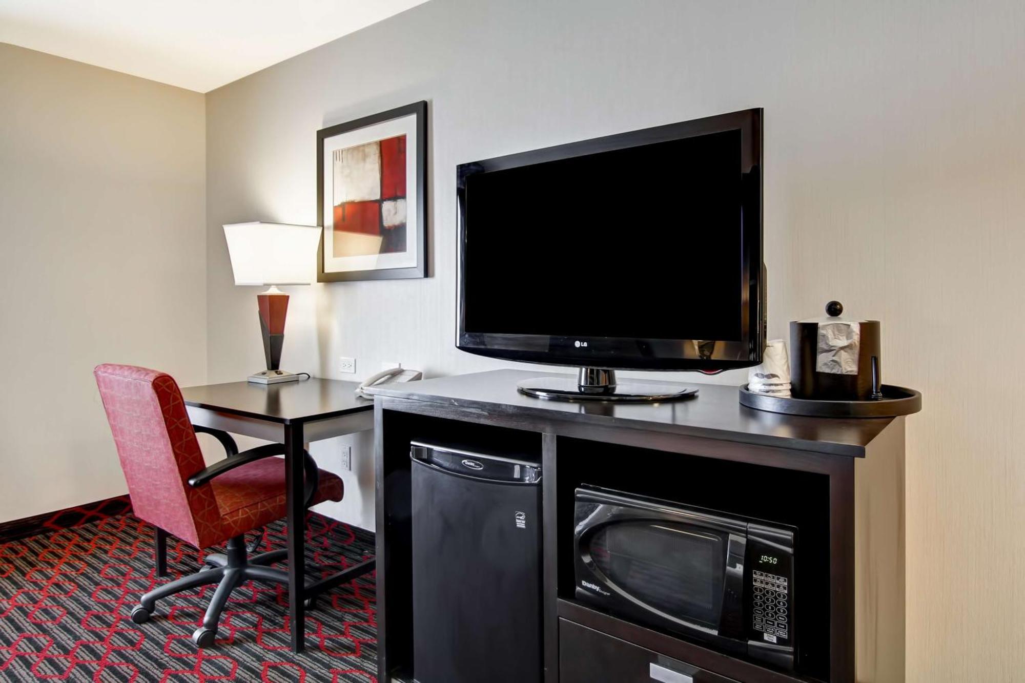 Hampton Inn & Suites Red Deer Exterior photo