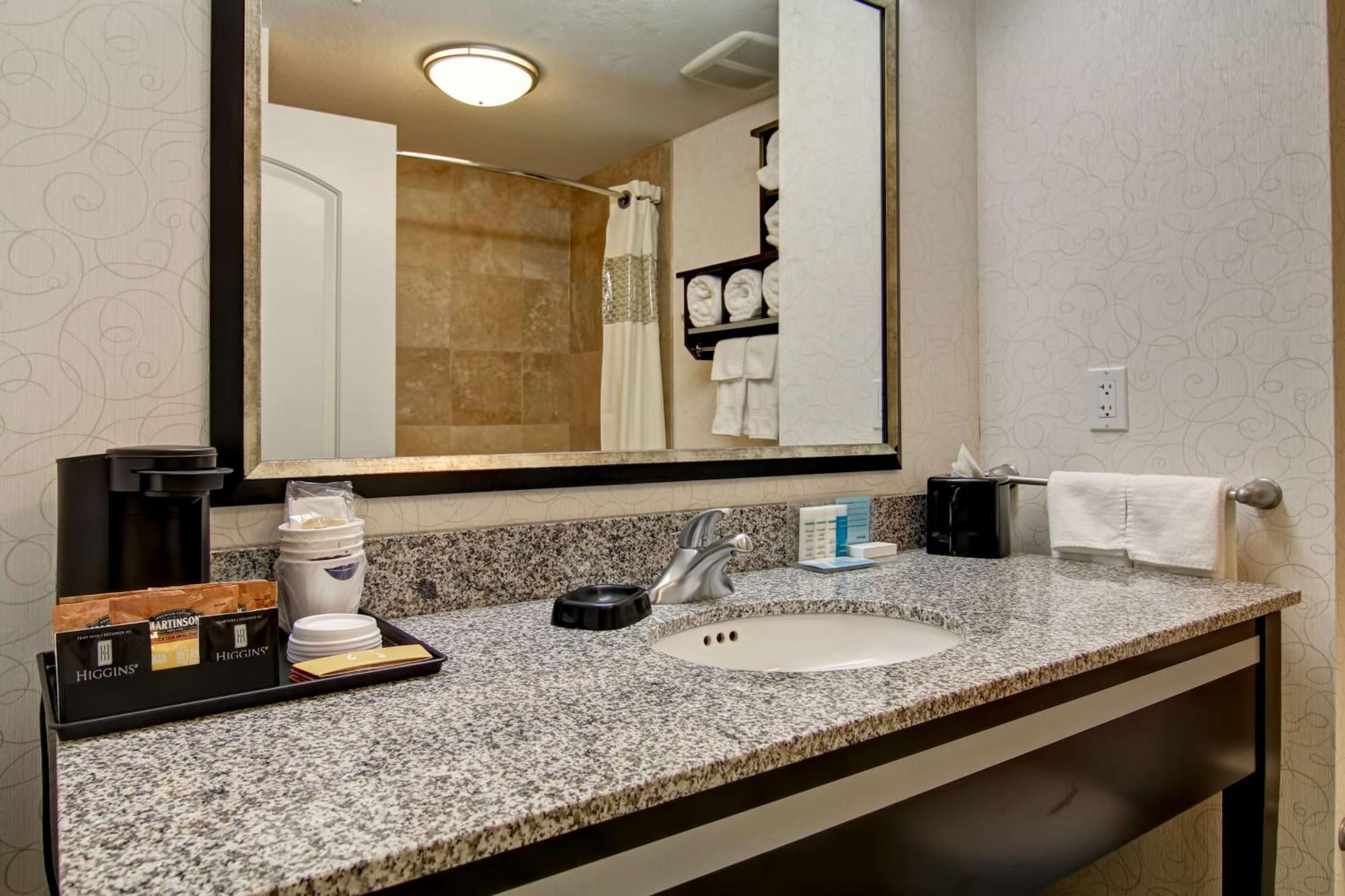 Hampton Inn & Suites Red Deer Exterior photo